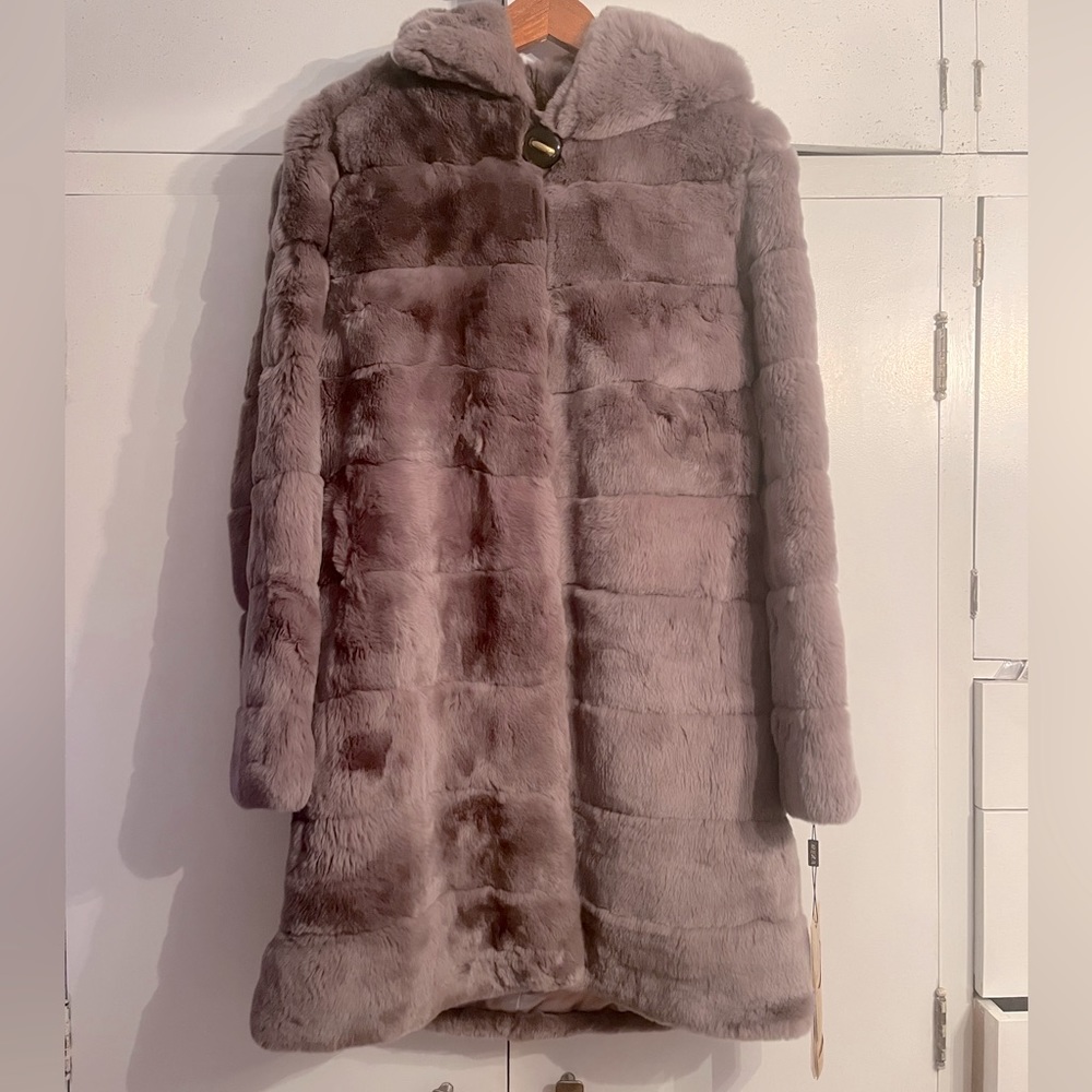 NWT Rex Chinchilla Fur Coat. Will fit Small and Medium.